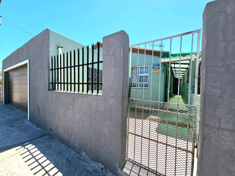 3 Bedroom Property for Sale in Roosendal Western Cape